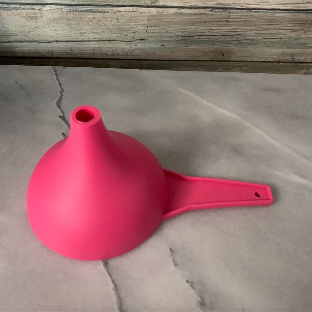 Tupperware Funnel New